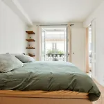 Appartement Lumineux Et Moderne Au Coeur De Paris