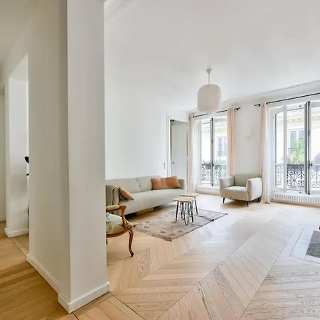 Lumineux Et Moderne Au Coeur De Appartamento